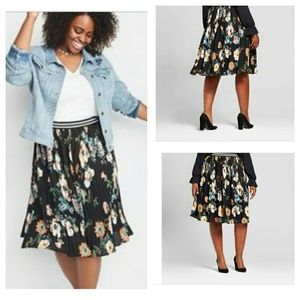 NWOT Ava & Viv Pleated Floral Midi Skirt